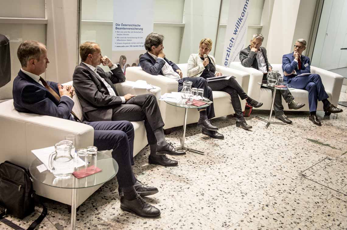 Podiumsdiskussion: Finanzjournalisten – eine aussterbende Species?